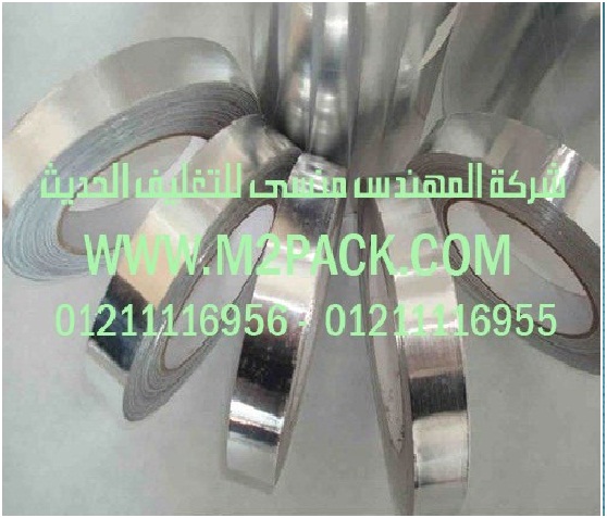 آلة تعبئة المنتجات تقوم بصنع وتعبئة الأكياس ثم قفلها